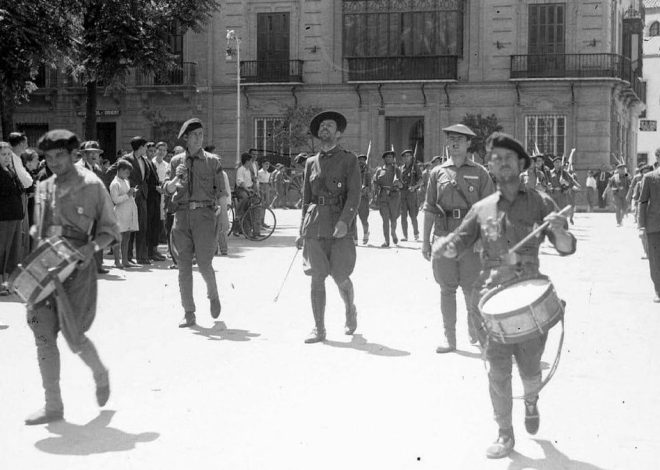 Sin golpistas, guerra civil ni franquismo: Sevilla ignora su memoria histórica en una exposición sobre Plaza Nueva