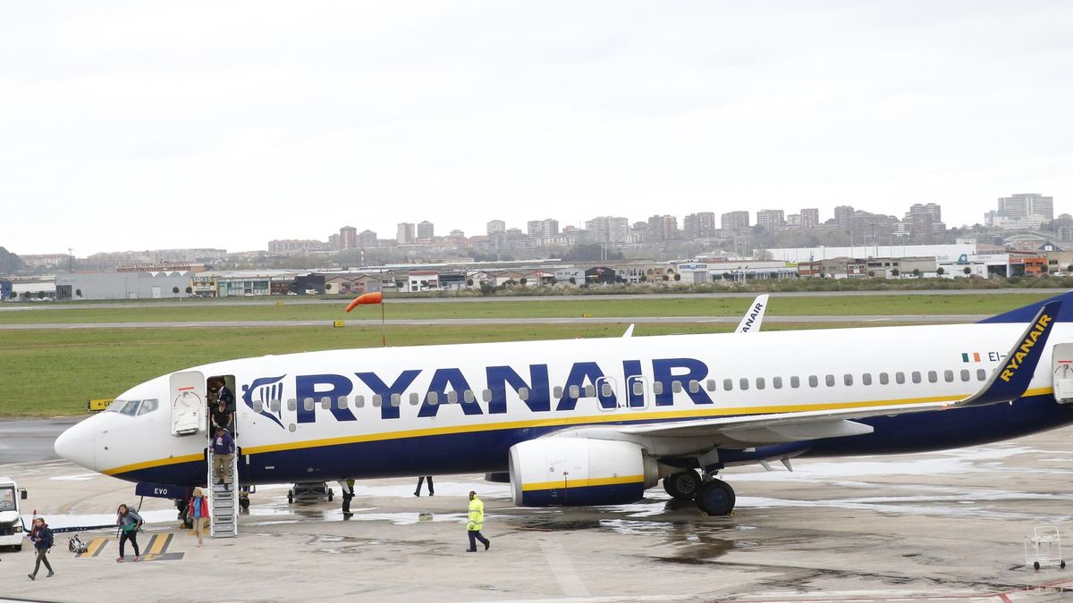 Bruselas abre expediente a España por sancionar a aerolíneas que cobran el equipaje de mano tras la presión de Ryanair
