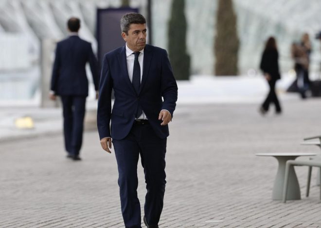 Las víctimas de la dana reciben a Mazón con gritos de «cobarde» y «asesino» al comienzo del funeral de Estado