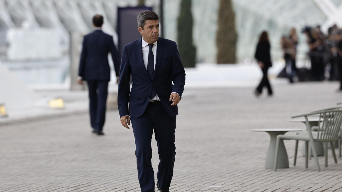 Las víctimas de la dana reciben a Mazón con gritos de «cobarde» y «asesino» al comienzo del funeral de Estado