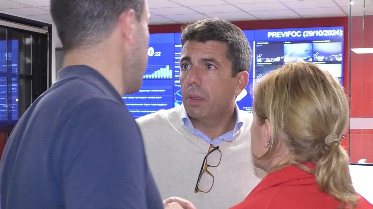 Mazón intenta hacer ‘control de daños’ y difunde con cuentagotas los vídeos del día de la dana que tumban las tesis del PP