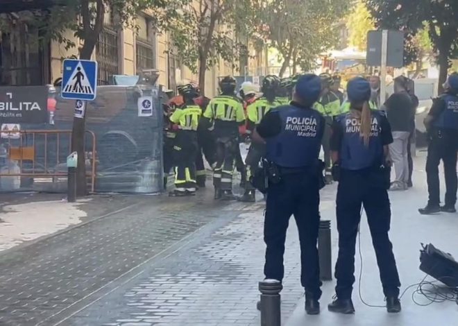 Al menos tres heridos por el derrumbe de un edificio de Ópera, en pleno centro de Madrid: «Puede haber más atrapados»