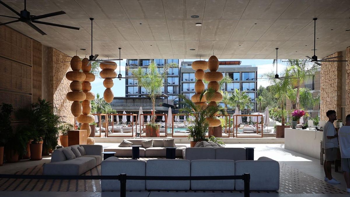El hotel sin terminar que ha torturado con sus fiestas a los vecinos de Ibiza