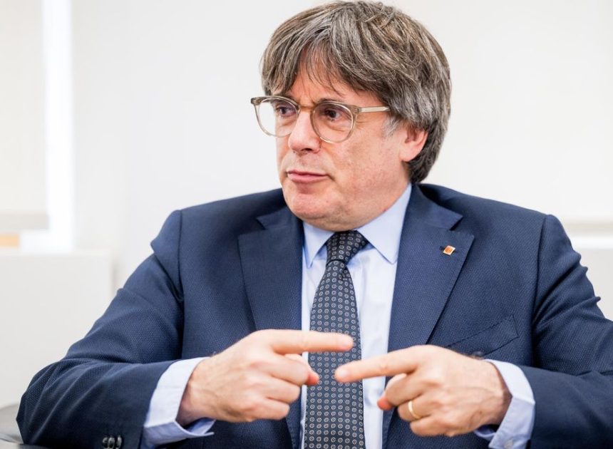 La Audiencia de Barcelona ordena obtener los mensajes entre Puigdemont y los mossos que le ayudaron a huir en 2024