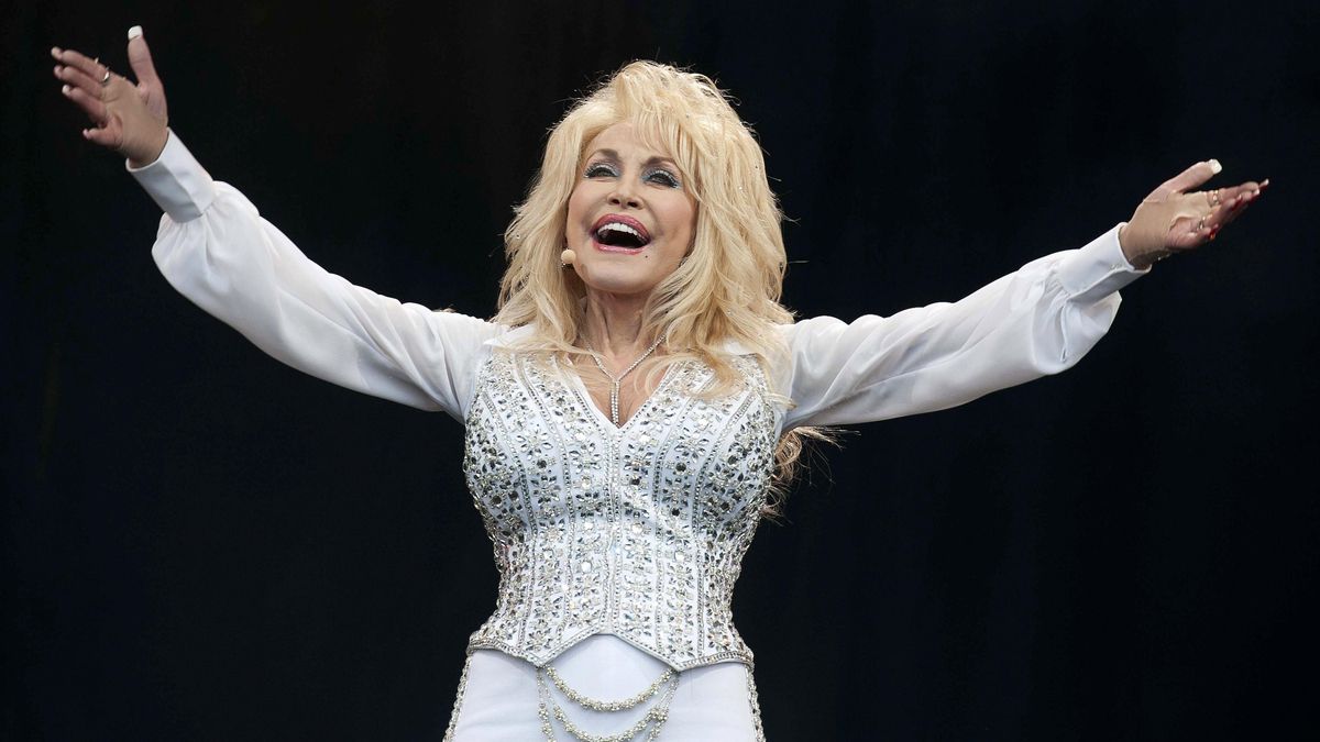Dolly Parton termina con los rumores sobre su estado de salud: «Todavía no he muerto»