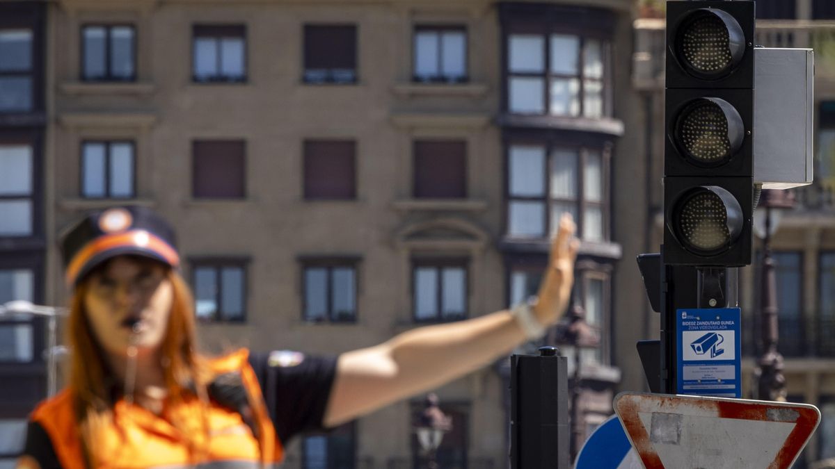 Los expertos europeos no señalan por ahora responsables del apagón y comparten el relato del Gobierno