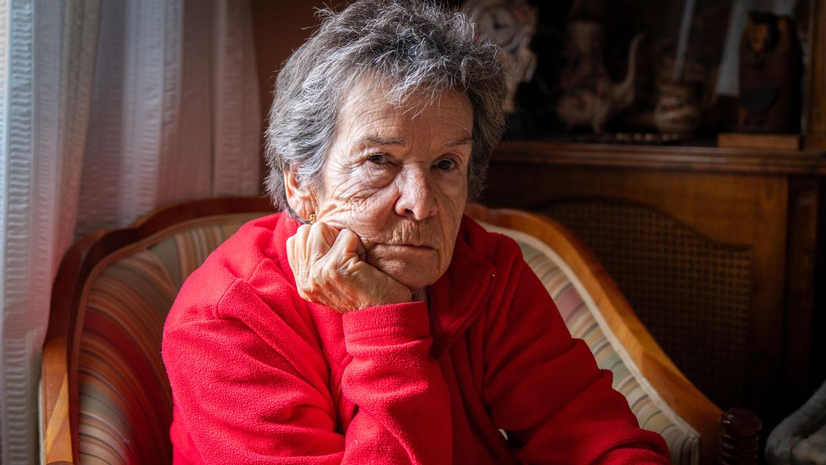 Maricarmen planta cara a una amenaza de desahucio a los 87 años: «Si me van a cortar el cuello, será luchando»