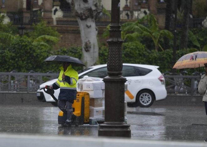 La lluvia descarga hoy en el oeste del país y la Aemet activa avisos en tres comunidades