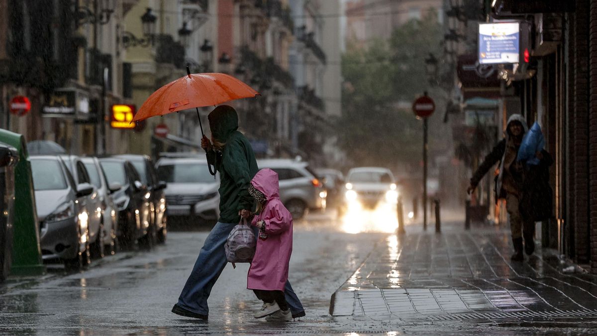 Aemet activa el aviso rojo en Alicante y Murcia este viernes por lluvias que pueden dejar 180 litros por metro cuadrado en doce horas