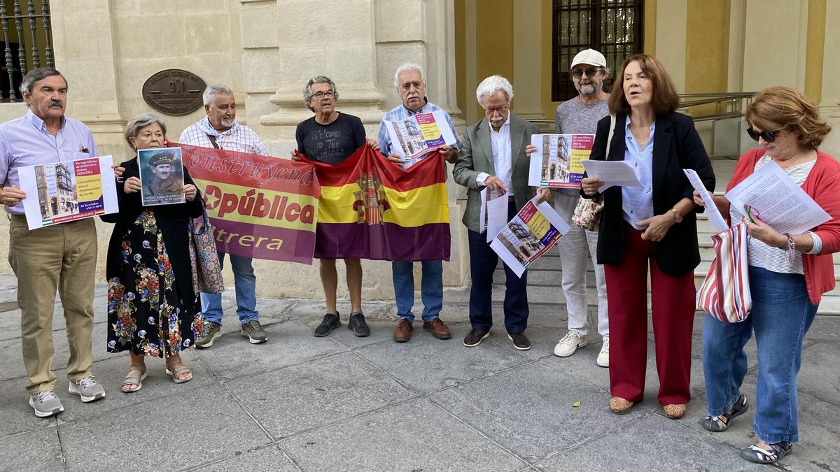 El Ayuntamiento de Sevilla deja su Oficina de Memoria Histórica al borde de la liquidación al abrirla sólo dos días al mes