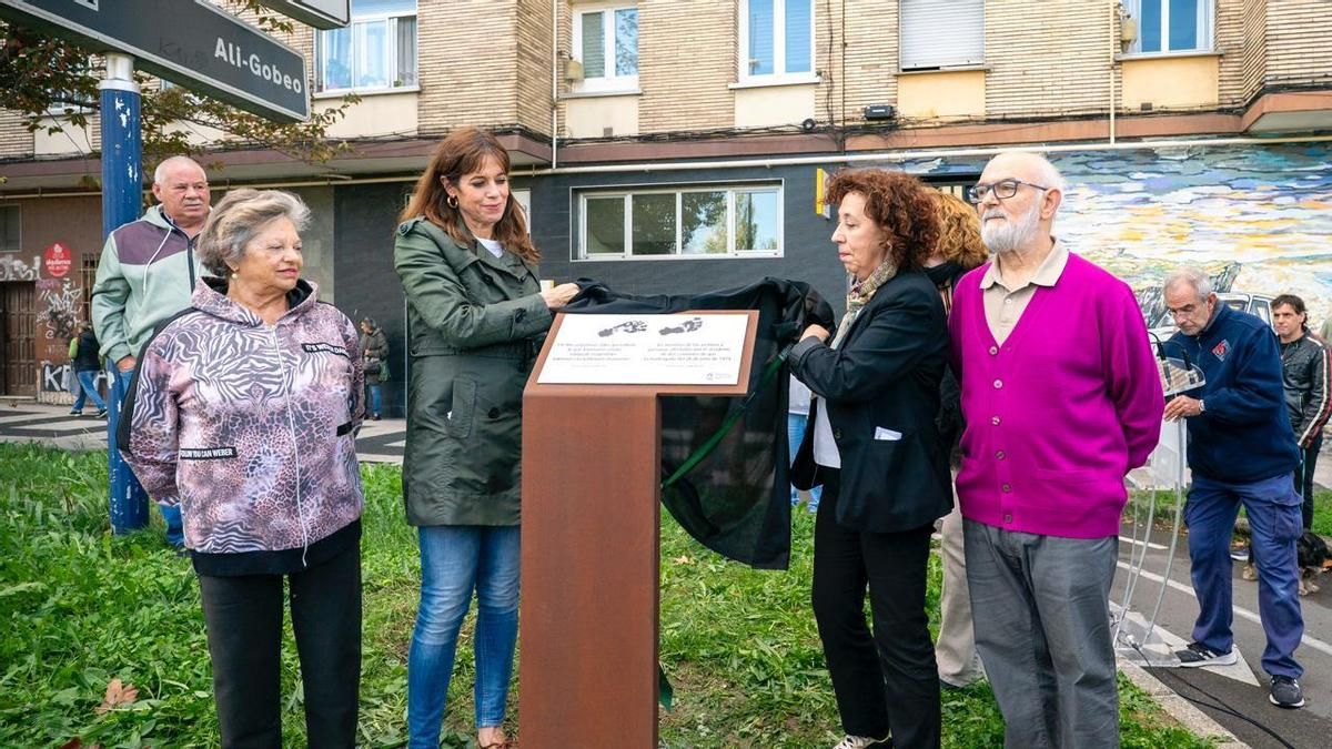 Vitoria llora a las víctimas de la explosión por un choque de camiones en 1974: «La piel se quedaba pegada en el asfalto»