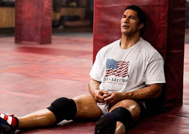 ‘The Smashing Machine’, The Rock busca el Oscar (y credibilidad como actor) en un drama bienintencionado y convencional