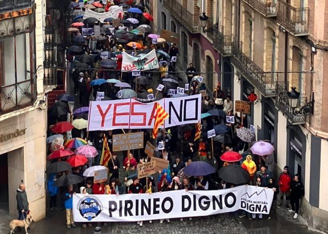 Más de 6.000 personas se manifiestan en Jaca y reclaman consultas ciudadanas «para decidir el futuro del Pirineo”