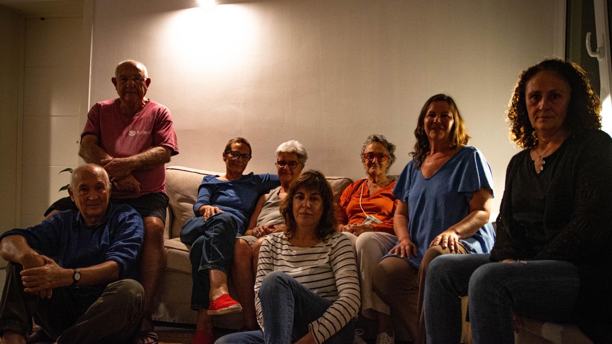 56 familias viven angustiadas porque desconocen quién será su casero: «Tengo esclerosis y este estrés no me hace bien»