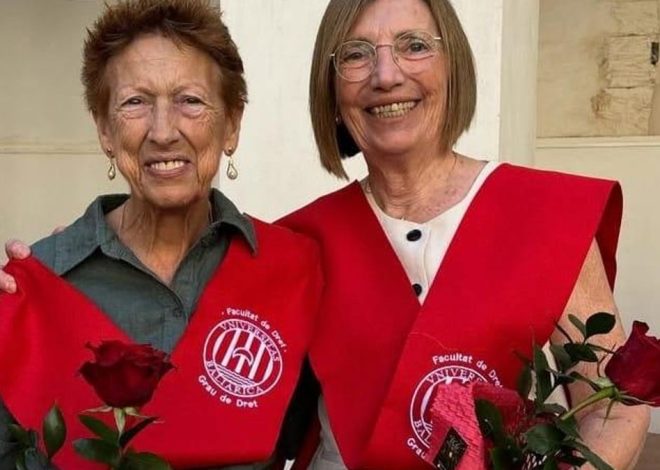 «Siempre tuvimos ganas de seguir estudiando»: dos septuagenarias cumplen su sueño universitario tras graduarse en Derecho