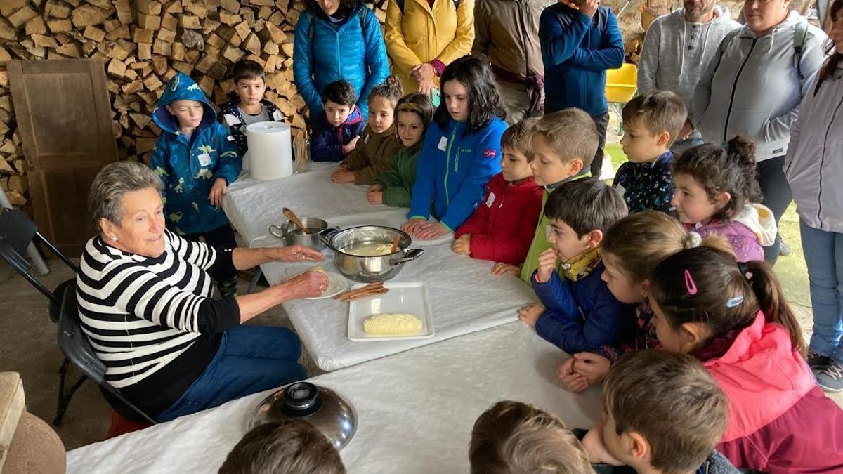 «ConCiencia histórica»: el proyecto que recorre Asturias volviendo a «facer» en el pueblo