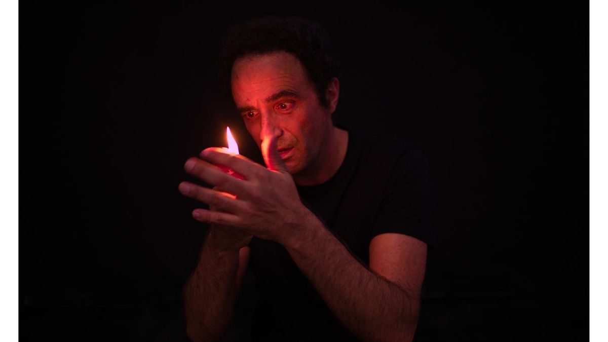 La teta calva recupera el poder del ‘Fahrenheit 451’ de Bradbury para defender el pensamiento crítico de una sociedad adormecida