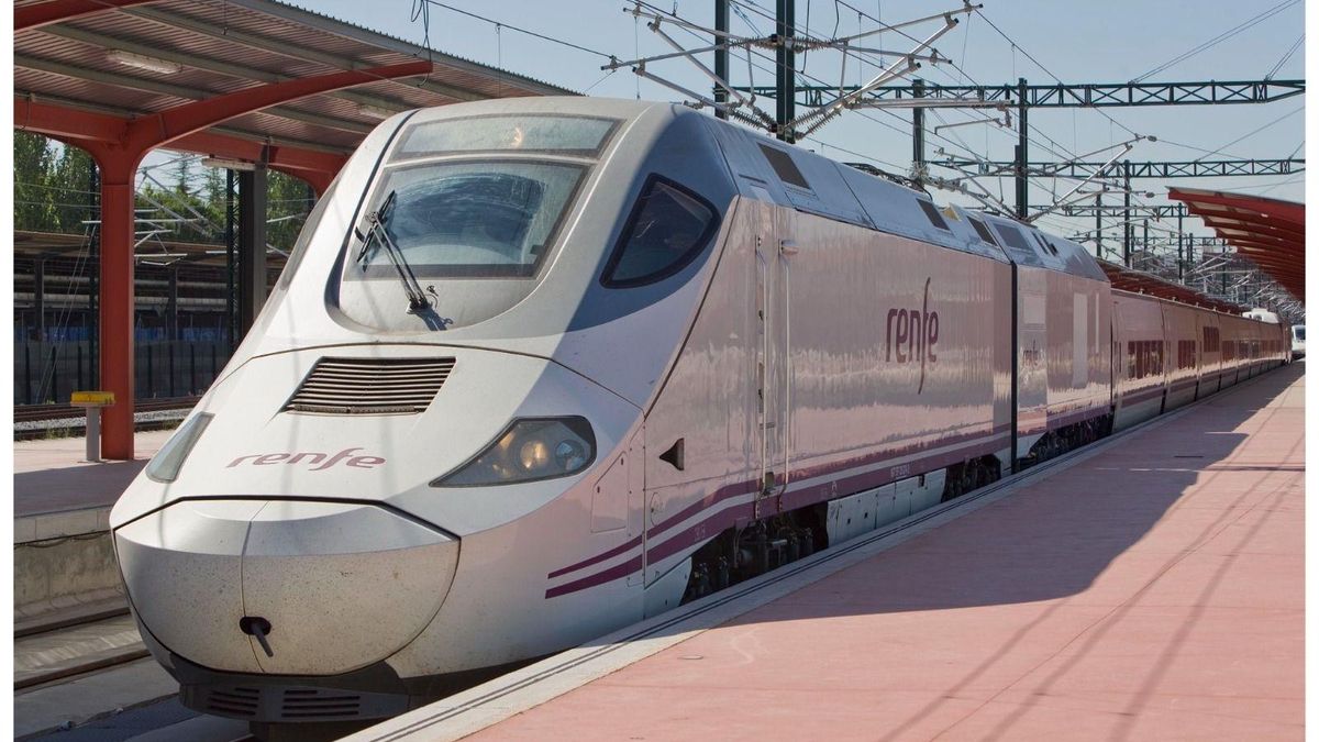 Interrumpida la circulación por la línea de alta velocidad entre Madrid y Asturias tras arrollar un Alvia a una persona en Valladolid