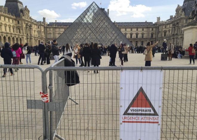 La Policía francesa detiene a dos sospechosos por el robo de joyas del Louvre