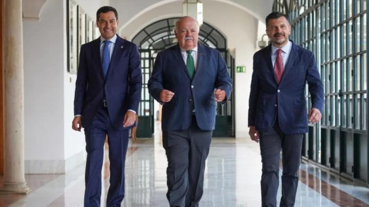 El PP de Moreno apoya una propuesta de Vox para segregar lo que gasta la Junta en inmigrantes y luego intenta pararla