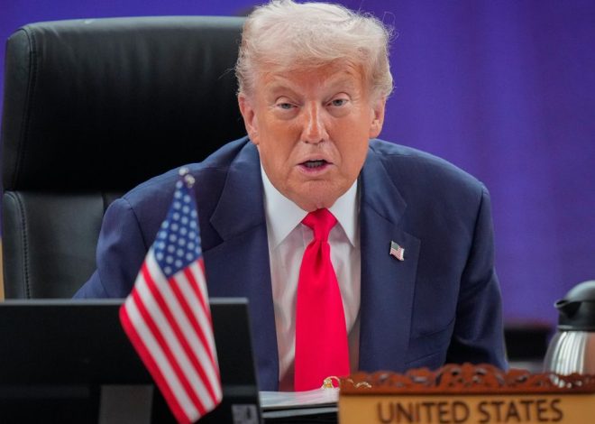 Trump dice que no ha ordenado atacar ya Venezuela tras anunciar operaciones terrestres y el despliegue de un portaaviones en la zona