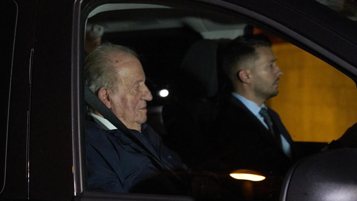Juan Carlos I llega a Vitoria en plena polémica por su libro de memorias en Francia y sus comentarios sobre Franco