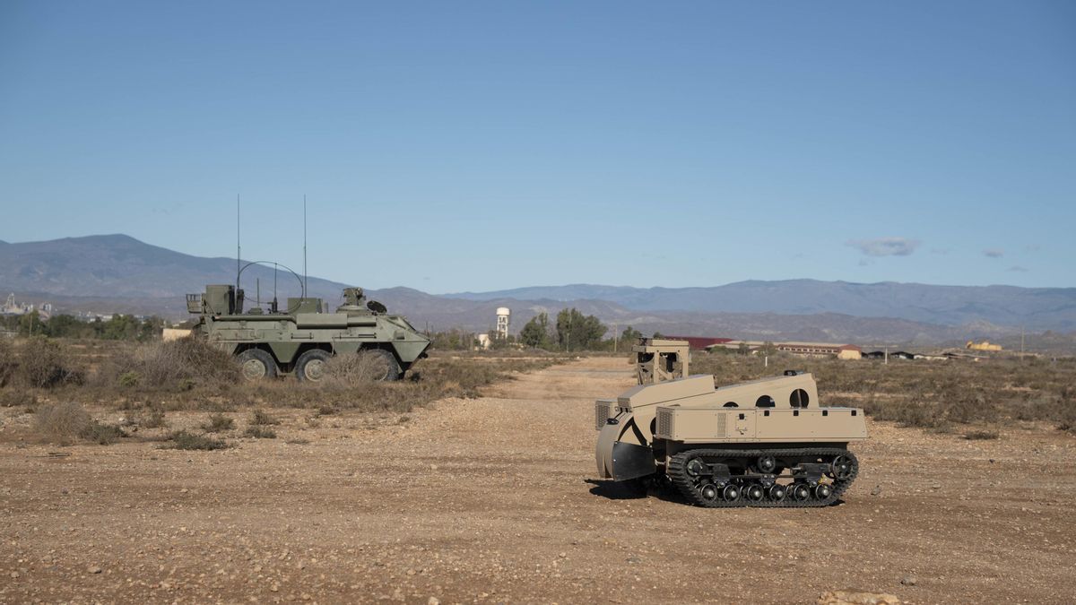 Un muerto y un herido grave en una explosión en la base militar de Viator, Almería
