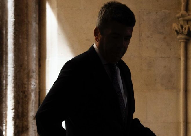 Mazón, un presidente desaparecido en las horas críticas de la dana