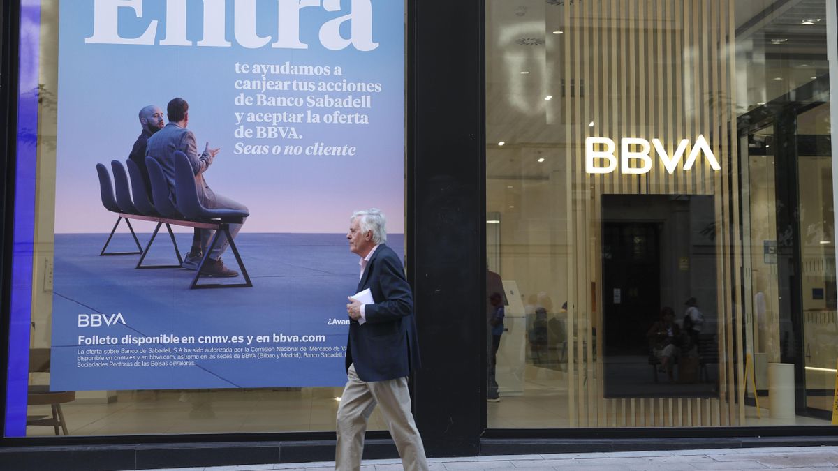 La opa de BBVA pincha entre los inversores que guardan sus acciones en el Sabadell: solo atrae al 1,1% del capital