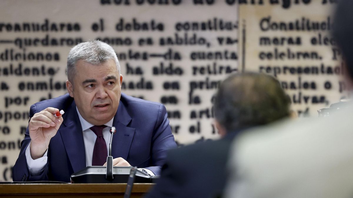 El juez del Supremo vuelve a rechazar la libertad de Santos Cerdán: «Puede ocultar o destruir pruebas»
