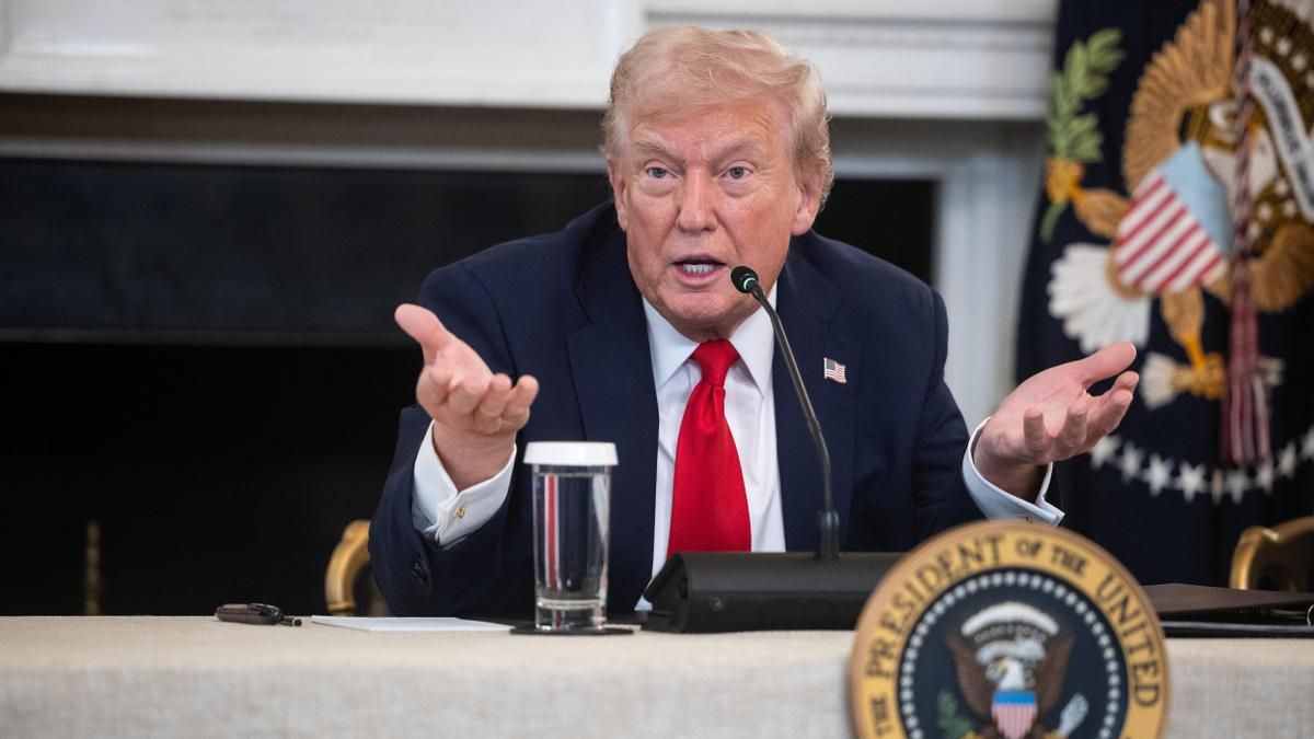 Trump llama a Petro «líder del narcotráfico» y afirma que Estados Unidos suspenderá los «pagos y subsidios» a Colombia