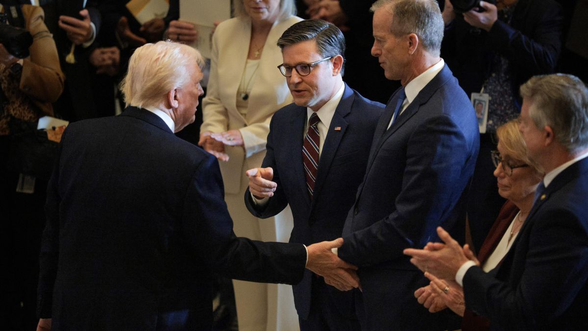 Trump ordena recurrir a la «opción nuclear»: rebajar el umbral de votos necesarios en el Senado para superar el cierre del gobierno sin negociar