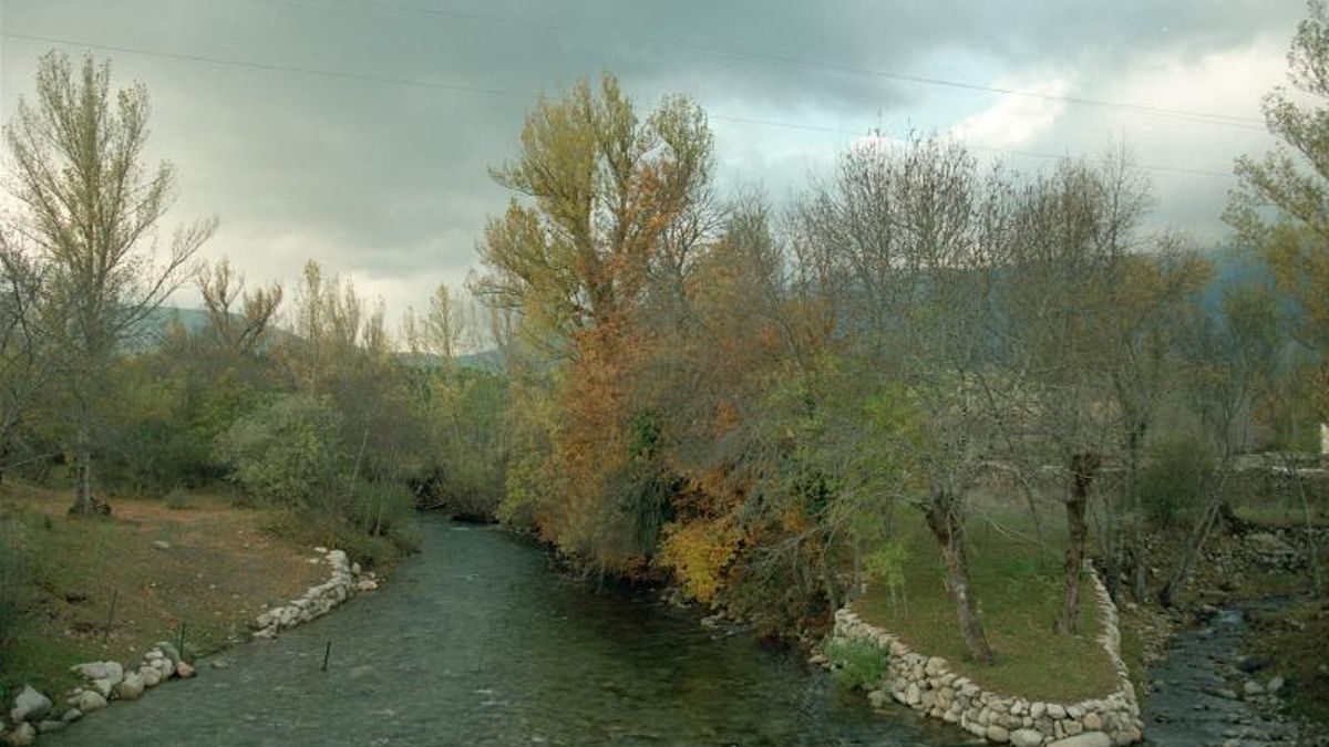 Las lluvias se reducen a la Sierra en Madrid antes de un día festivo pasado por agua