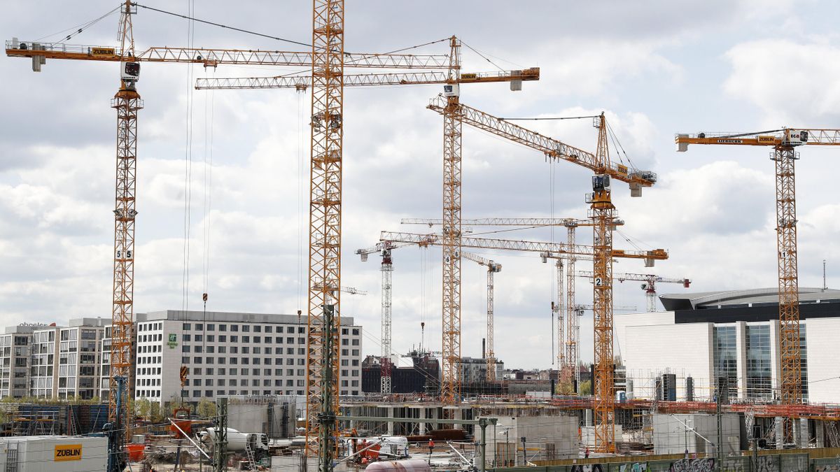 Un piso de 60 metros en Madrid: el salario íntegro en hostelería o comercio ya no alcanza para la cuota de la hipoteca