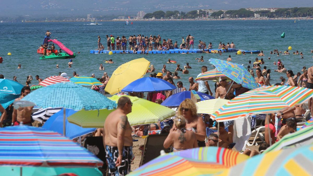 El turismo local pisa el freno, salvo en los hoteles de lujo: «Se estancan los viajes de españoles por España»