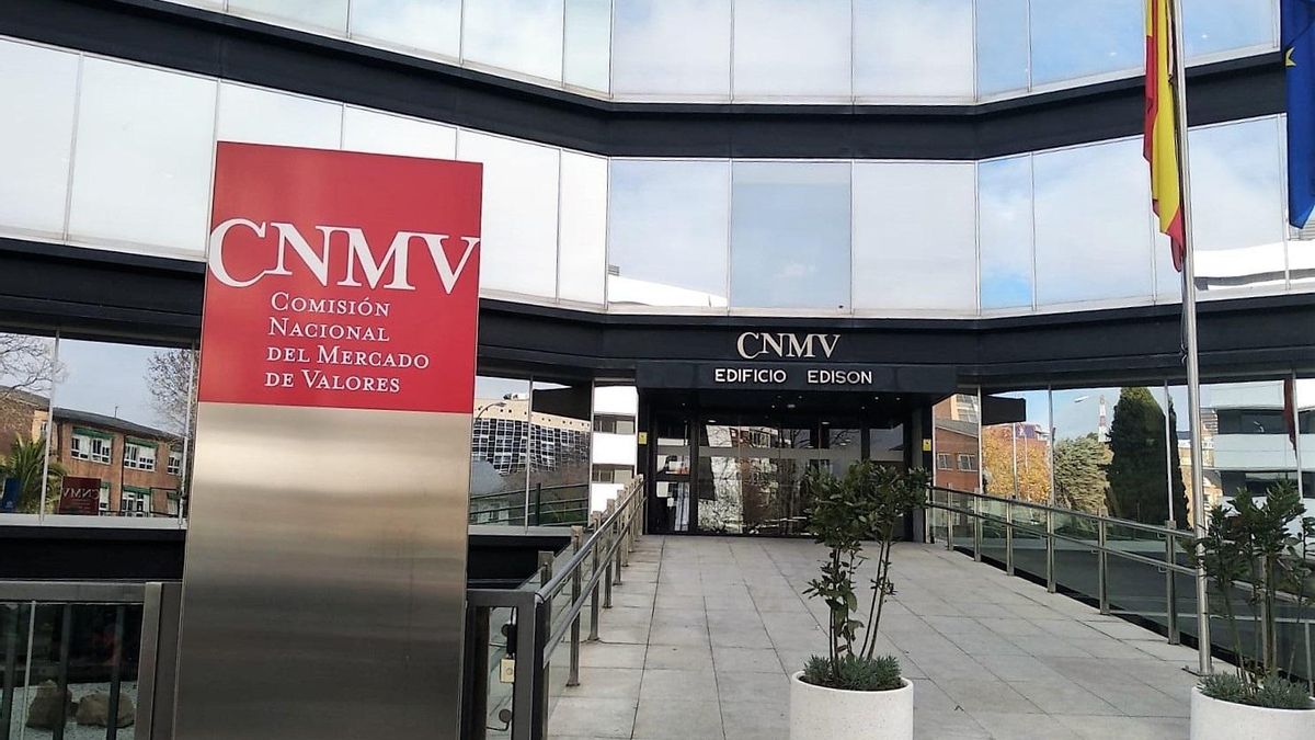 La CNMV tiene más de una treintena de empleadas con lipoatrofia semicircular, a las que exige empeorar para teletrabajar