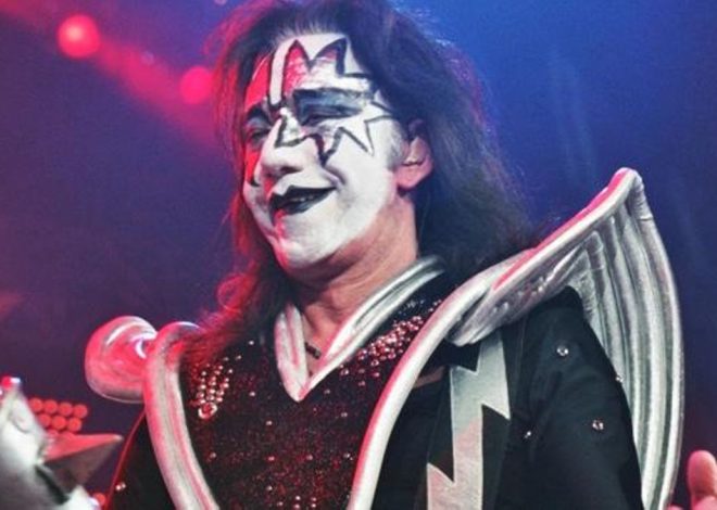 Fallece a los 74 años Ace Frehley, legendario guitarrista de Kiss