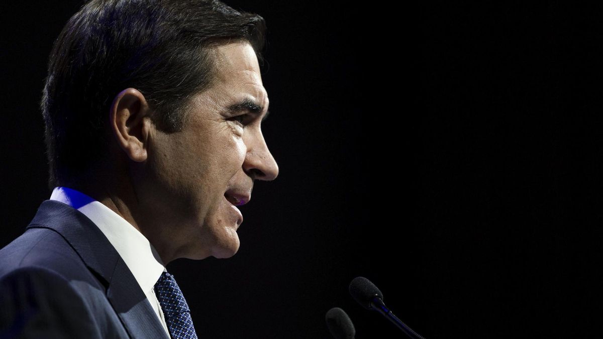 El rechazo de los pequeños accionistas de Banco Sabadell complica el éxito de la OPA de BBVA