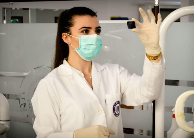 Cómo prevenir el impacto del estrés en la salud bucodental, según una odontóloga: “Lo primero es mejorar nuestros hábitos”