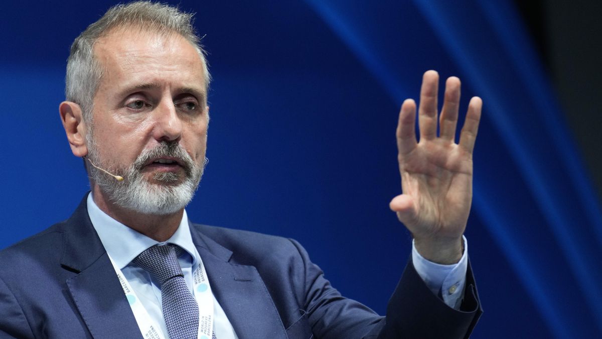 Telefónica busca crecer su negocio con la IA y la ciberseguridad y reduce a la mitad su dividendo para 2026