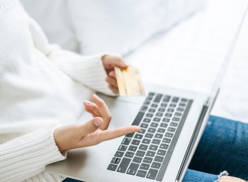 Cómo evitar que la IA te estafe con las compras ‘online’ por el Black Friday