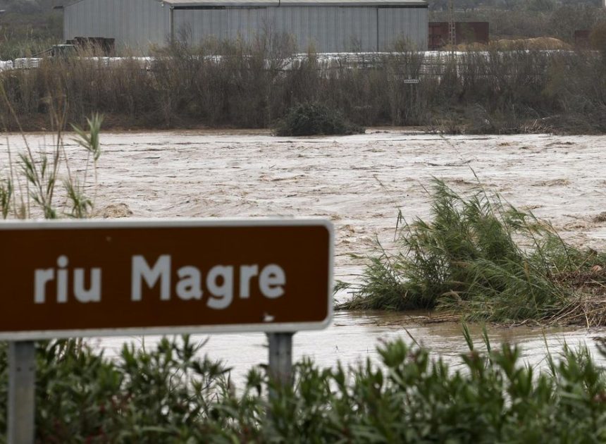 La llamada en la que Aemet alerta a la Generalitat Valenciana de las crecidas por la dana: «Las acumulaciones son impresionantes»