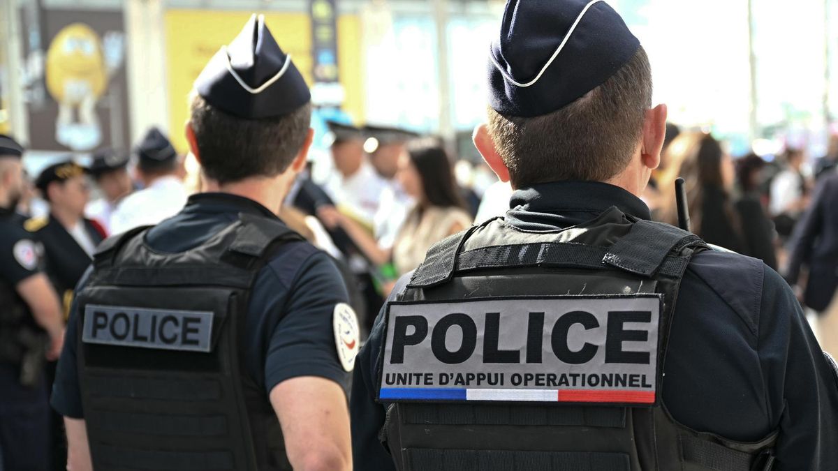 La sede de la cadena francesa BFMTV en París, evacuada temporalmente por una amenaza de bomba ya neutralizada