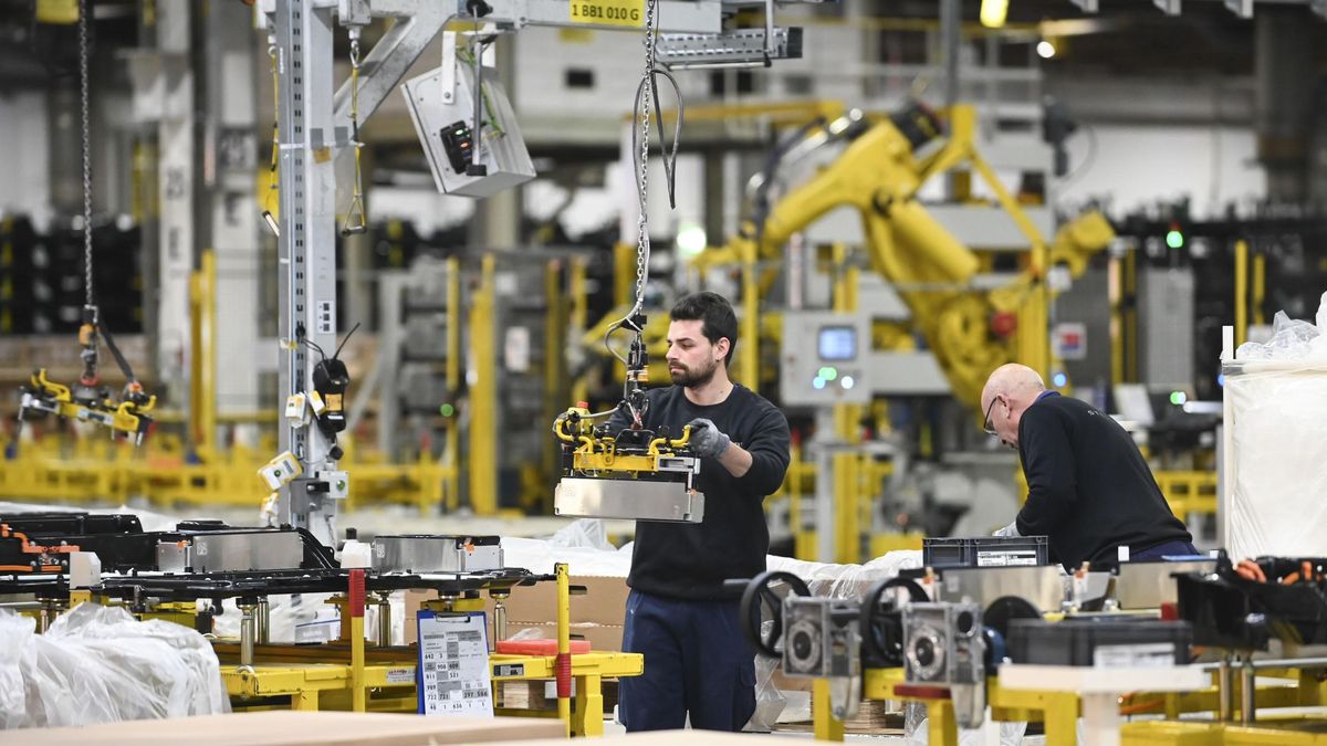 Primera piedra de la gigafactoría de Zaragoza: tramitación exprés y dudas por recurrir a personal y firmas foráneos