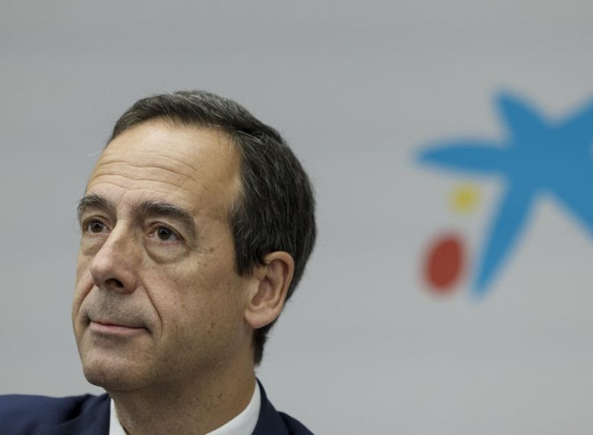 El consejero delegado de Caixabank insta a construir más viviendas: «Puede ser un problema social de primer orden»