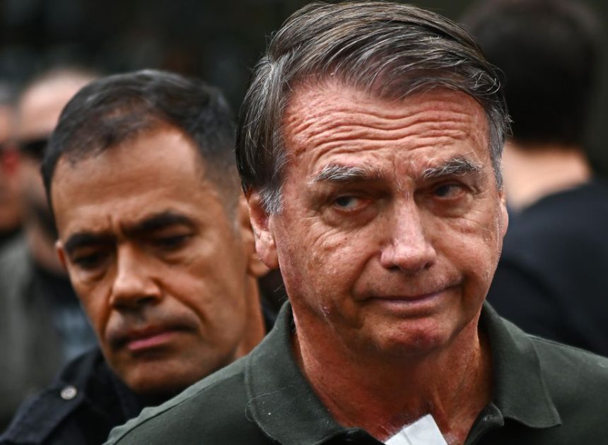 Bolsonaro empieza a cumplir su pena de 27 años de prisión por golpismo