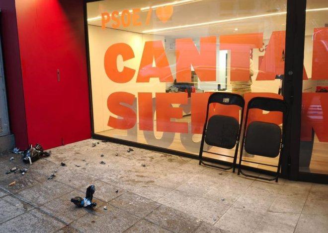 La investigación halla vínculos con la Falange y fotos de saludos fascistas de los acusados por el ataque a la sede del PSOE de Cantabria