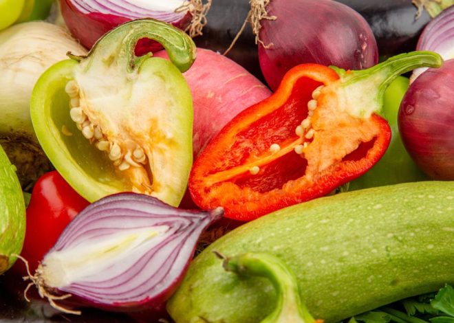 Las verduras que podemos comer sin cocinar, según una dietista: «Mantienen intactas sus propiedades nutricionales»