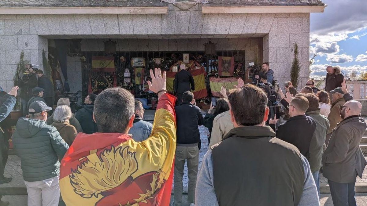 Mucha nostalgia pero poca gente en la tumba de Franco por el 20N: «Ven a salvar a España otra vez»