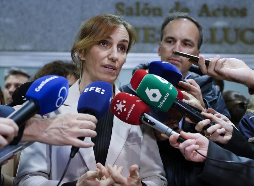 La ministra de Sanidad llevará a los tribunales a la Comunidad de Madrid por negarse a presentar el registro de objetores al aborto que establece la ley